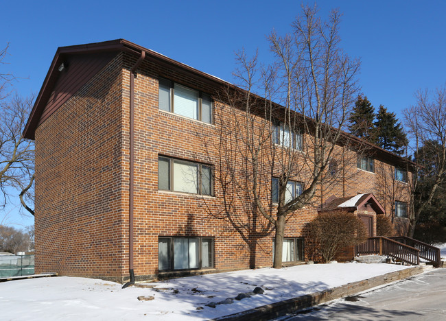 Stone Edge in Island Lake, IL - Foto de edificio - Primary Photo