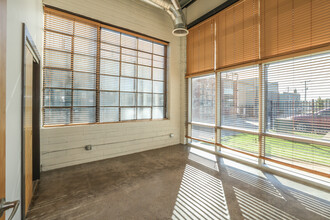 East End Village Lofts and Penthouses in Tulsa, OK - Foto de edificio - Interior Photo