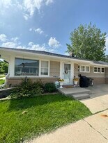 605 N Main St in Thiensville, WI - Building Photo