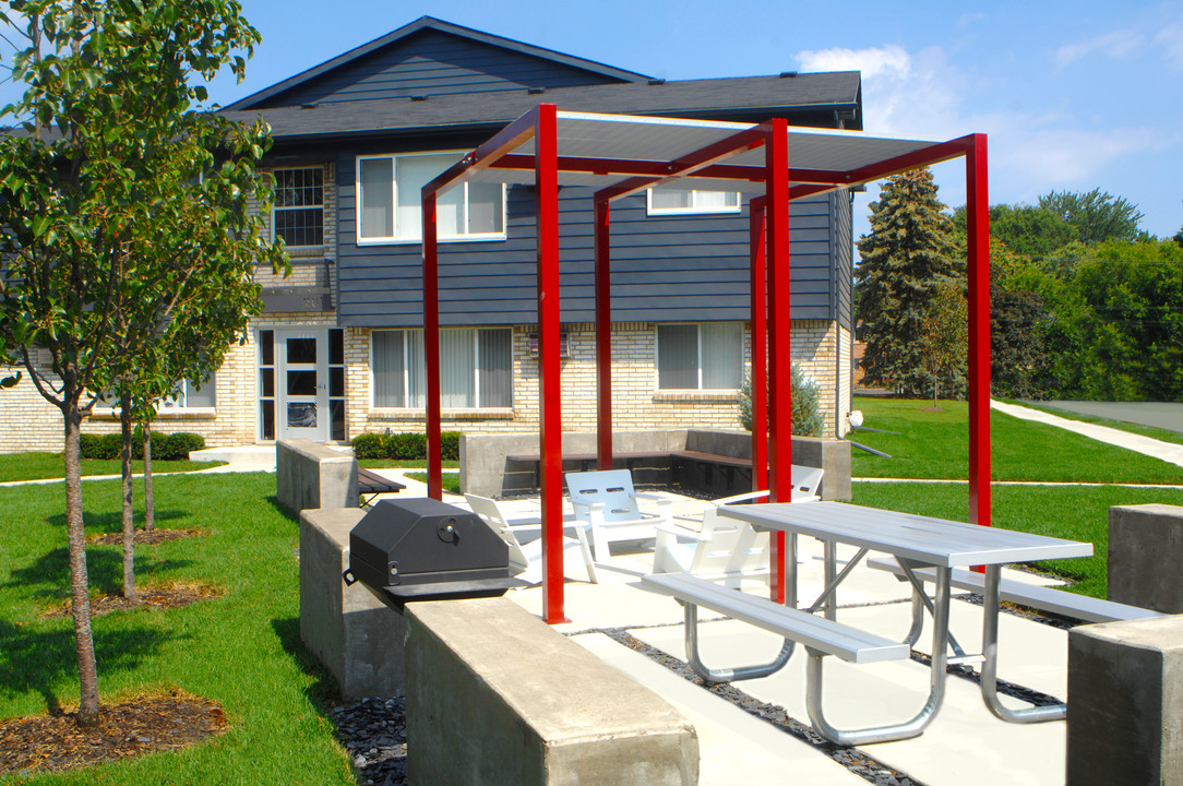 Metropolitan Lafayette Apartments in Royal Oak, MI - Building Photo