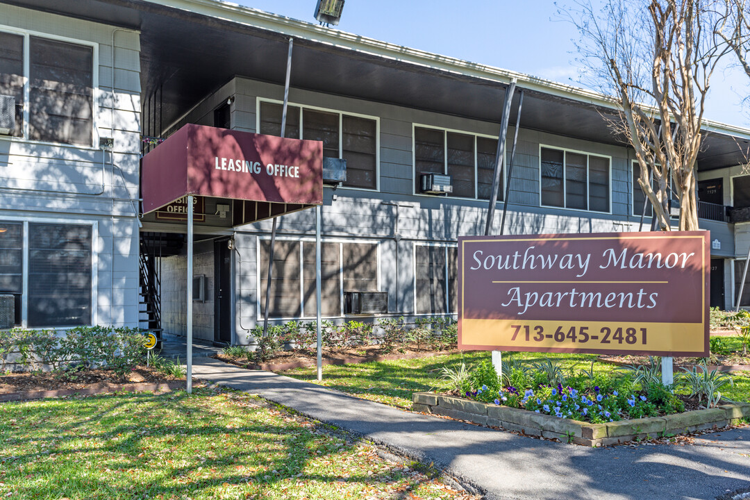 Southway Manor Apartments in Houston, TX - Building Photo