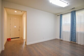 5206 Sea Glass Way in Sacramento, CA - Building Photo - Building Photo