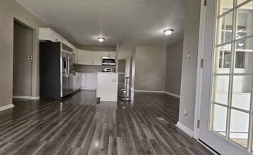 703 Wicker Ave in Streamwood, IL - Building Photo - Building Photo