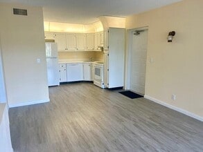 1112 Green Pine Blvd in West Palm Beach, FL - Building Photo - Building Photo