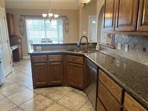 655 Winchester Dr in Bridge City, TX - Building Photo - Building Photo
