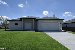 3005 31st St W in Lehigh Acres, FL - Building Photo