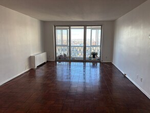 2000 Linwood Ave in Fort Lee, NJ - Building Photo - Building Photo