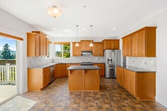 16759 NE 86th Ct in Redmond, WA - Building Photo - Building Photo