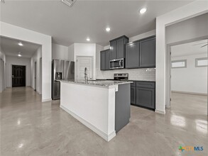 822 Freedom Cir in Nolanville, TX - Foto de edificio - Building Photo