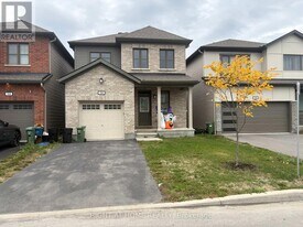 702 Perseus Ave in Ottawa, ON - Building Photo