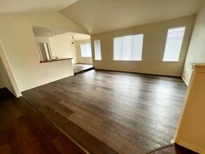 2128 NW Elm Ave in Redmond, OR - Building Photo - Building Photo