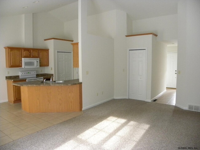2 Red Maple Ln in Clifton Park, NY - Building Photo - Building Photo