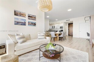 3250 Grand Ave in Miami, FL - Building Photo