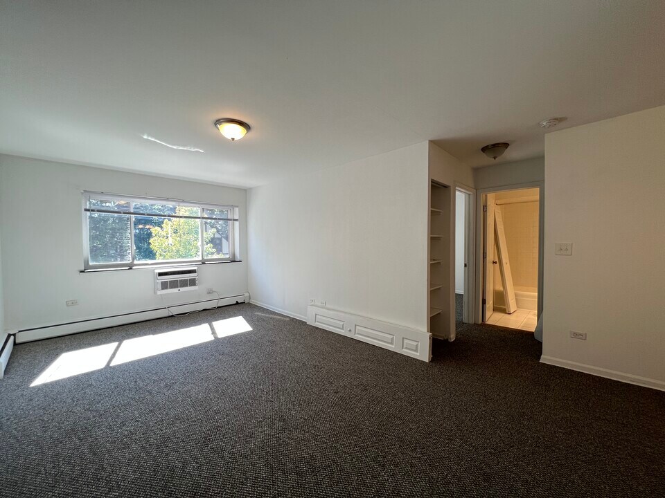 736 W Buena Ave in Chicago, IL - Building Photo