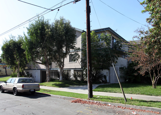 1075 Loma Ave in Long Beach, CA - Building Photo - Building Photo