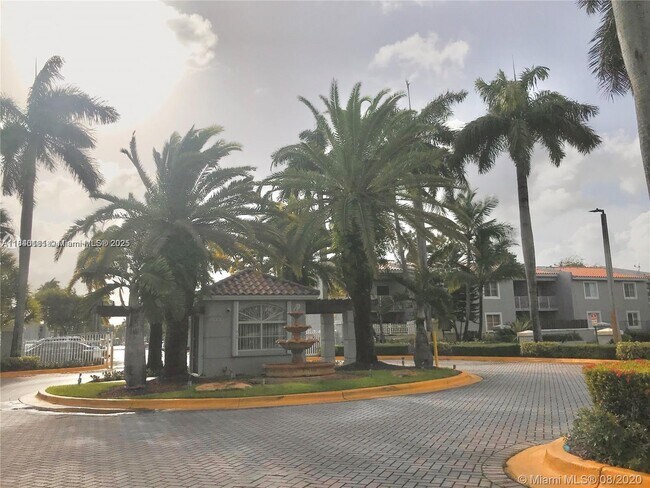 4712 NW 114th Ave in Doral, FL - Building Photo - Building Photo