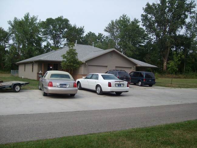 Cottonwood Apartments in Decatur, IN - Building Photo - Building Photo