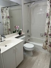 11210 NW 73rd Terrace in Doral, FL - Building Photo - Building Photo