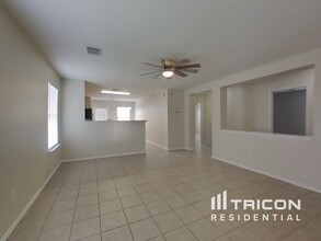 8111 Villandry Ln in Humble, TX - Foto de edificio - Building Photo