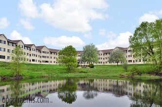 The Grove of White Bear Lake in White Bear Lake, MN - Foto de edificio - Building Photo