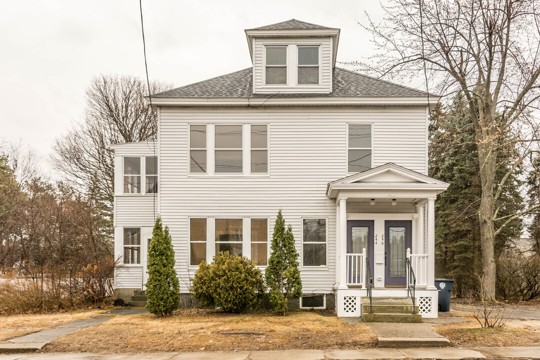 246 Lake St, Unit 2ND Floor in Nashua, NH - Foto de edificio