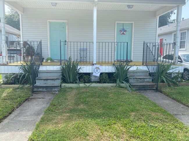 844 Lebeau St in Arabi, LA - Foto de edificio - Building Photo