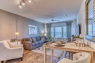 The Links at Pebble Creek Apartments in Tampa, FL - Building Photo - Building Photo