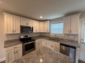 1104 13th Ave Ct NE in Hickory, NC - Building Photo - Building Photo