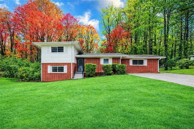 property at 639 Skipper Dr NW