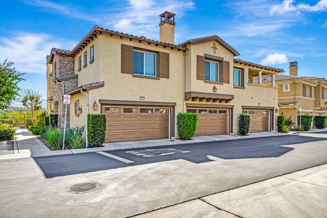 23902 Brescia Dr in Santa Clarita, CA - Building Photo - Building Photo