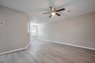 1739 W 5th St in Freeport, TX - Building Photo - Building Photo