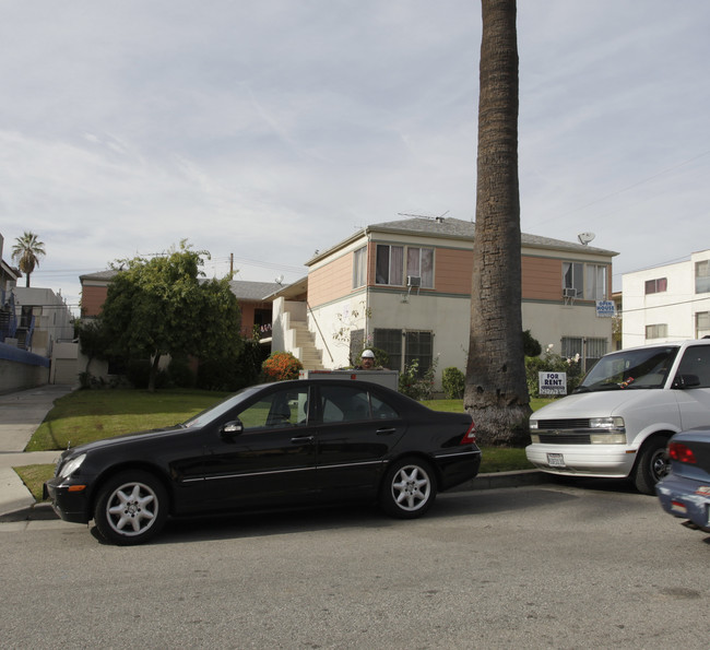 141-149 1/2 S Hoover St in Los Angeles, CA - Building Photo - Building Photo