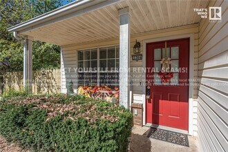 3206 W Oakfield St in Fayetteville, AR - Building Photo - Building Photo