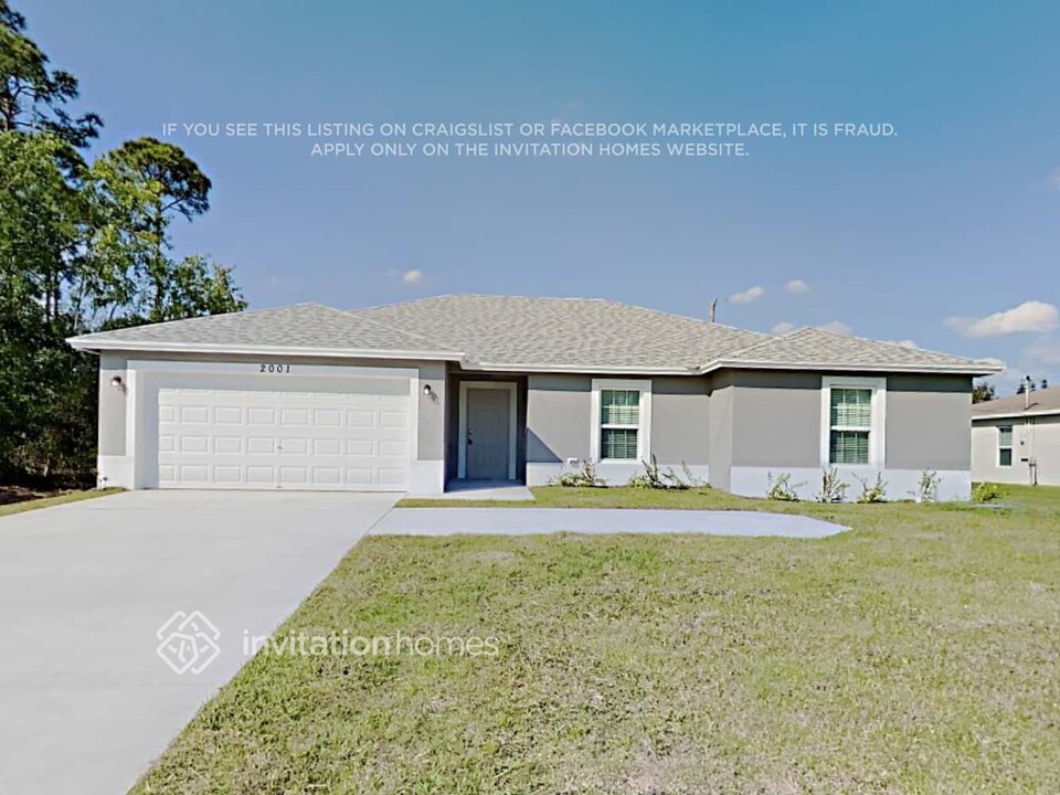 2001 SW Del Rio Blvd in Port St. Lucie, FL - Building Photo