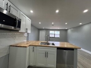 5417 NW 22nd St, Unit 5417 in Lauderhill, FL - Building Photo - Building Photo