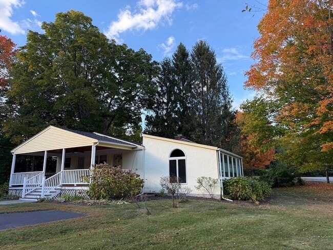 6 Stock Farm Rd in Sudbury, MA - Foto de edificio - Building Photo
