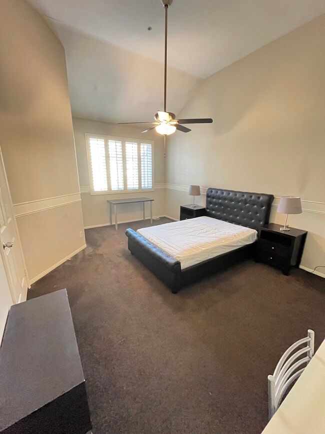 13383 Savanna, Unit 13382 in Tustin, CA - Foto de edificio - Building Photo