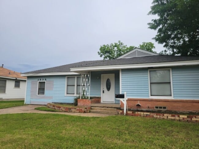 property at 1525 Caldwell Dr