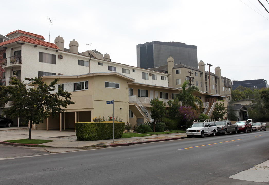 1002 S Barrington Ave in Los Angeles, CA - Foto de edificio