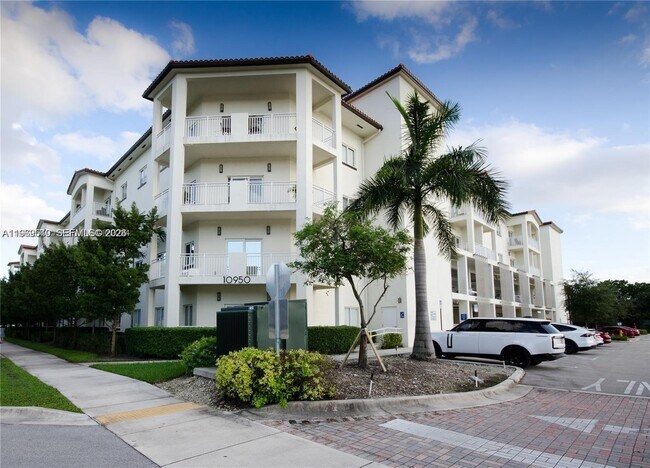 10950 NW 82nd St in Doral, FL - Foto de edificio - Building Photo