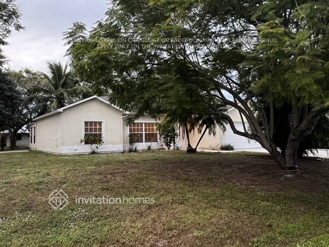 102 NW Carmelite St in Port St. Lucie, FL - Building Photo - Building Photo