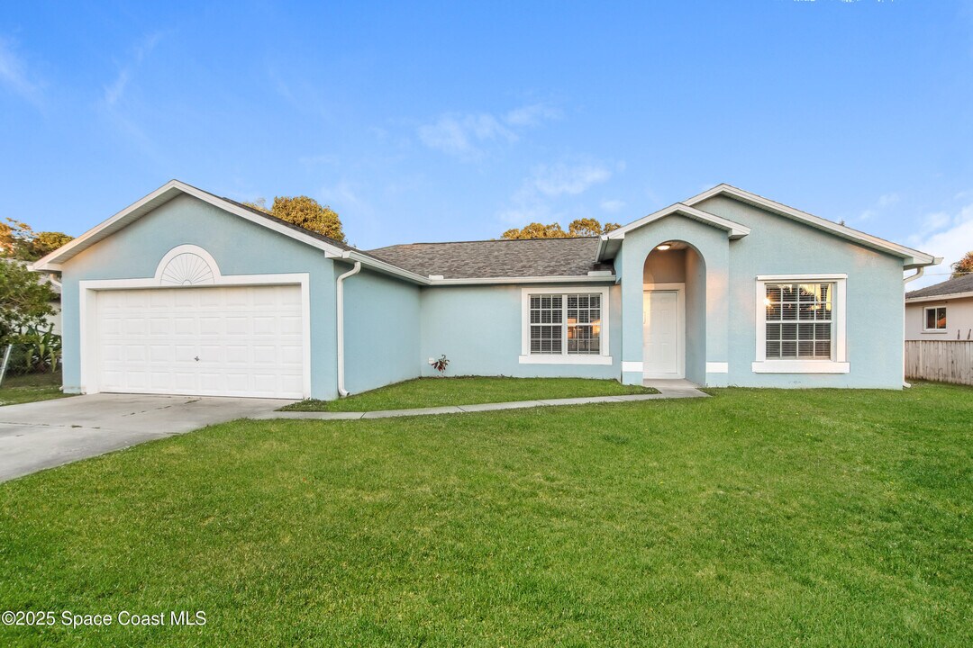 453 Foxdall Ave NE in Palm Bay, FL - Building Photo