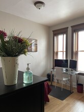 718 W Barry Ave, Unit 2 in Chicago, IL - Foto de edificio - Building Photo