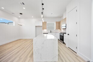 6735 Peerless St in Houston, TX - Building Photo