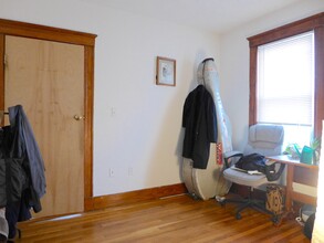 256 S Huntington Ave, Unit 2 in Boston, MA - Foto de edificio - Building Photo