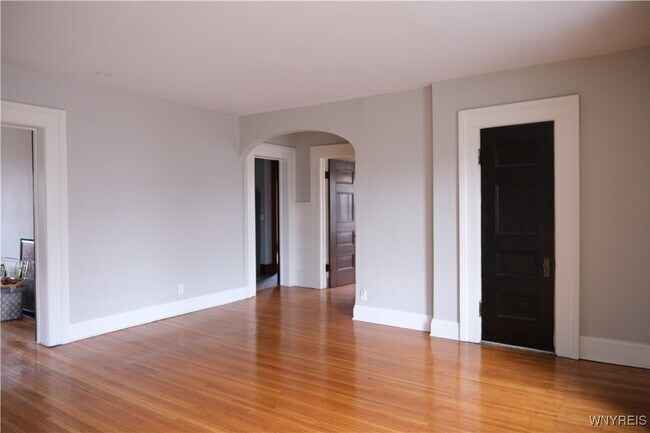 88 W Utica St in Buffalo, NY - Building Photo - Building Photo