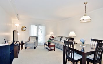 351 Pemberwick Rd, Unit 814 in Greenwich, CT - Building Photo - Building Photo