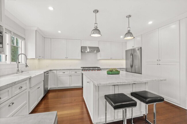 2520 Cliff Dr in Newport Beach, CA - Building Photo - Building Photo