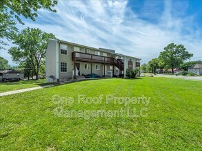 2001 Chateau Dr in Harrisonville, MO - Building Photo - Building Photo