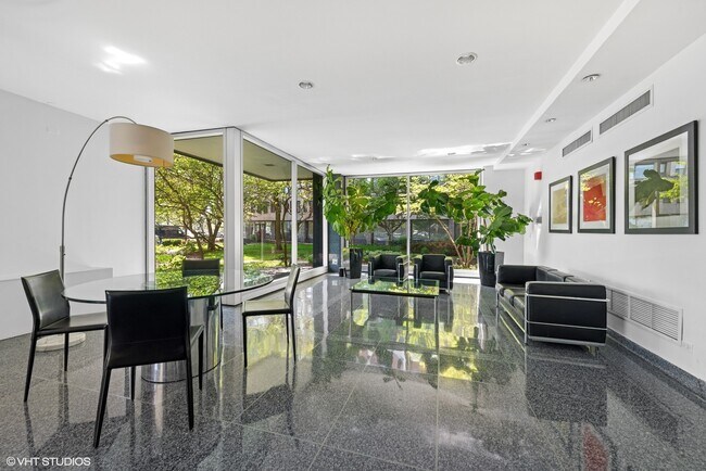 3430 N Lake Shore Dr in Chicago, IL - Building Photo - Building Photo